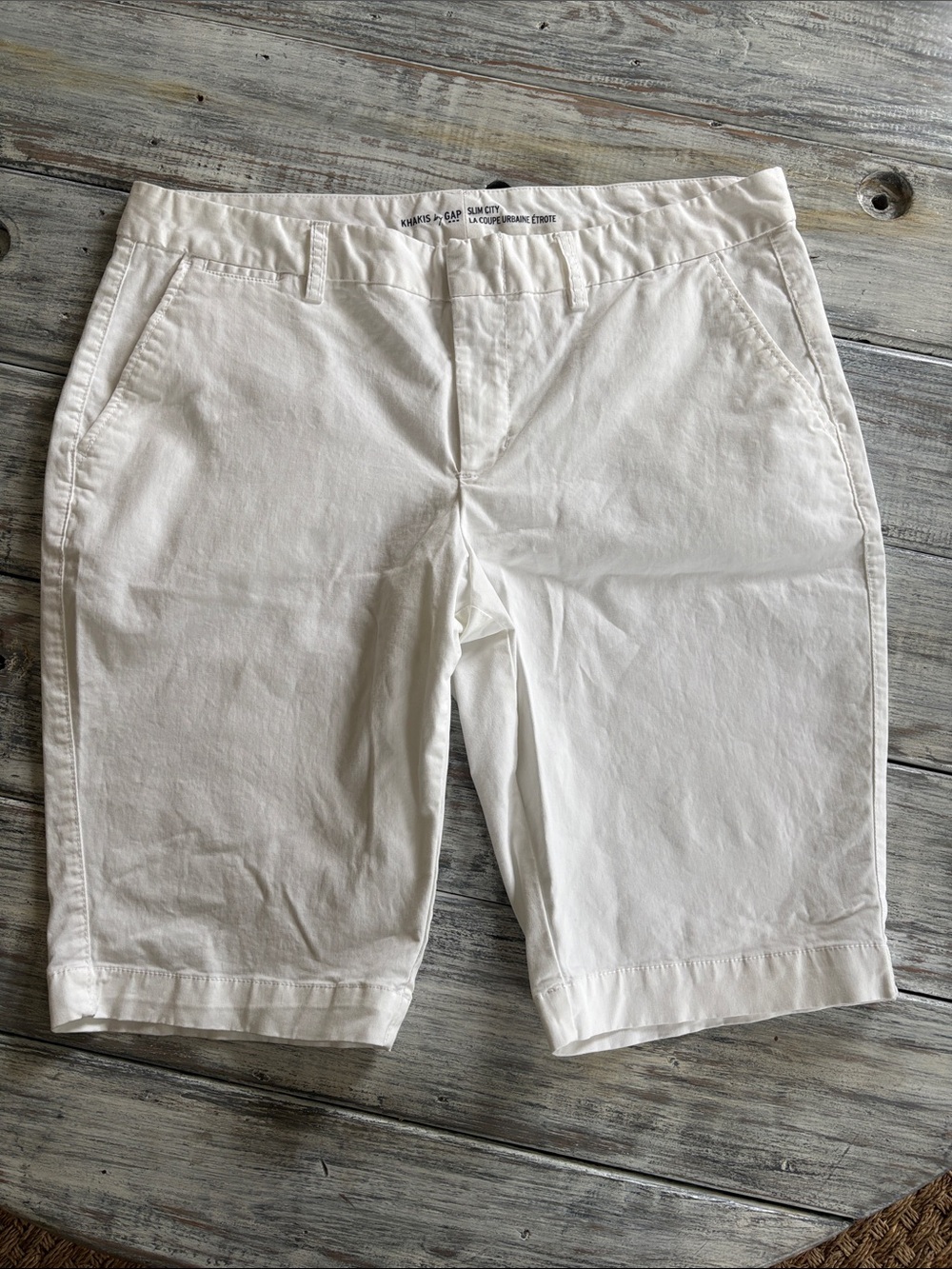 As new, GAP 100% cotton white Bermuda shorts, size 14